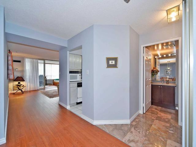 1602 - 30 Greenfield Ave, Condo with 1 bedrooms, 2 bathrooms and 1 parking in Toronto ON | Image 8
