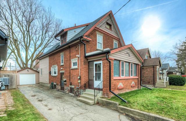 75 Sixth Ave, House detached with 3 bedrooms, 2 bathrooms and 5 parking in Kitchener ON | Image 1