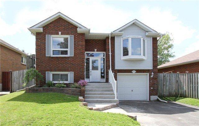 863 Meadowhill Crt, House detached with 3 bedrooms, 1 bathrooms and 2 parking in Oshawa ON | Image 1