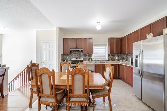 36 Mckenzie Way, House detached with 3 bedrooms, 2 bathrooms and 3 parking in Bradford West Gwillimbury ON | Image 3