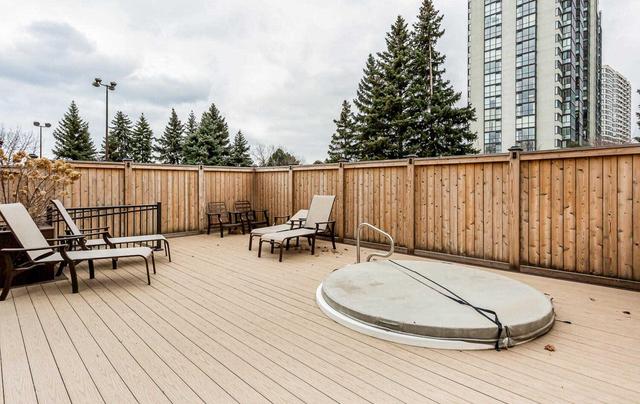 1015 - 300 Webb Dr, Condo with 2 bedrooms, 2 bathrooms and 2 parking in Mississauga ON | Image 25