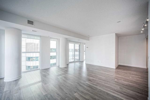 1017 - 87 Peter St, Condo with 2 bedrooms, 2 bathrooms and 0 parking in Toronto ON | Image 2