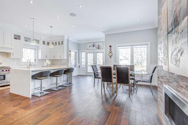 23 Laurentia Cres, House detached with 4 bedrooms, 4 bathrooms and 6 parking in Toronto ON | Image 2