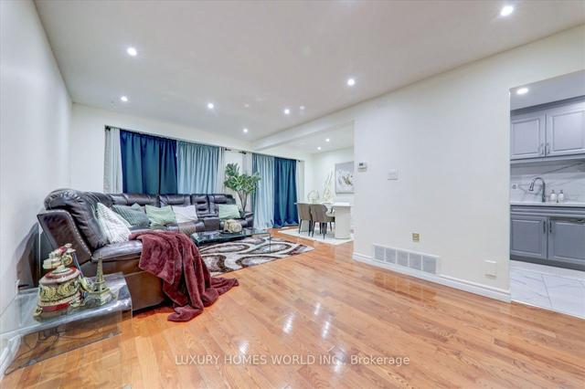 55 Dundalk Dr, Townhouse with 4 bedrooms, 3 bathrooms and 3 parking in Toronto ON | Image 16