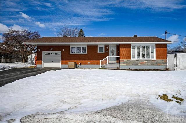 129 Alpine Street, House detached with 2 bedrooms, 2 bathrooms and 8 parking in Ottawa ON | Image 1