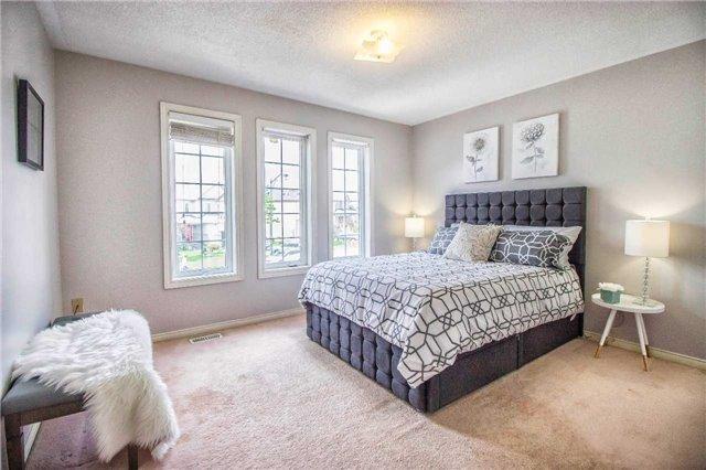 706 Rossellini Dr, House attached with 4 bedrooms, 3 bathrooms and 3 parking in Mississauga ON | Image 10