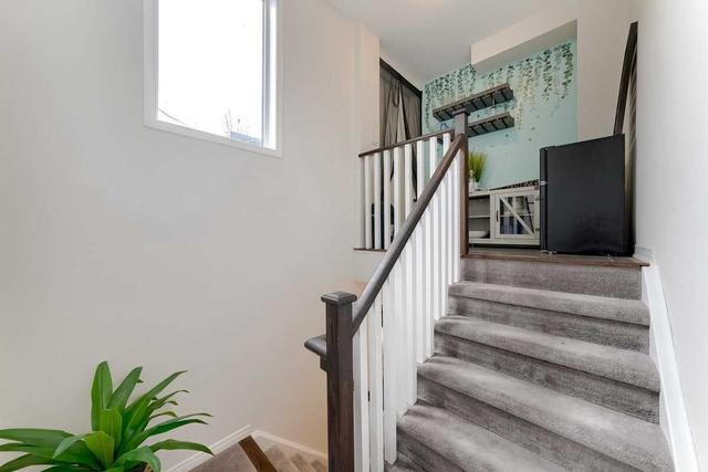 18 - 18 Applewood Lane, Townhouse with 3 bedrooms, 3 bathrooms and 1 parking in Toronto ON | Image 19