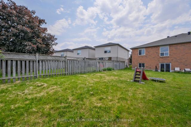70 Noble Dr, House semidetached with 3 bedrooms, 2 bathrooms and 4 parking in Bradford West Gwillimbury ON | Image 26