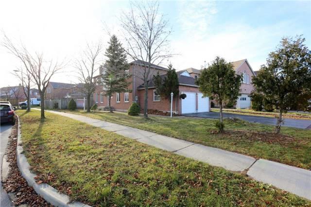 86 Nuffield St, House detached with 4 bedrooms, 3 bathrooms and 6 parking in Brampton ON | Image 3