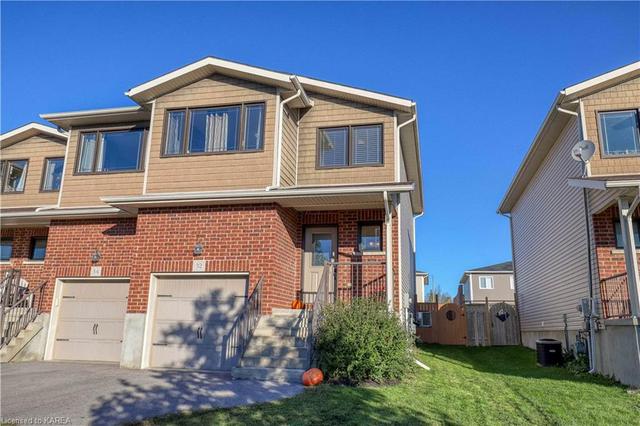 32 Amherst Drive, House attached with 2 bedrooms, 1 bathrooms and 3 parking in Loyalist ON | Image 2