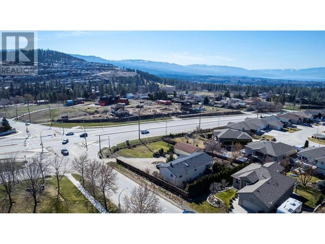 1584 Highway 33 E, House detached with 4 bedrooms, 2 bathrooms and 20 parking in Kelowna BC | Image 6