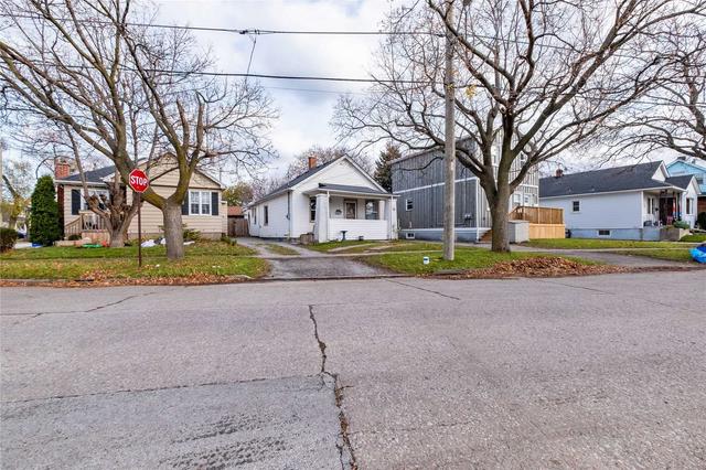 78 Currie St, House detached with 2 bedrooms, 1 bathrooms and 2 parking in St. Catharines ON | Image 12