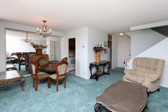 209 - 1050 Stainton Dr, Condo with 2 bedrooms, 1 bathrooms and 1 parking in Mississauga ON | Image 3