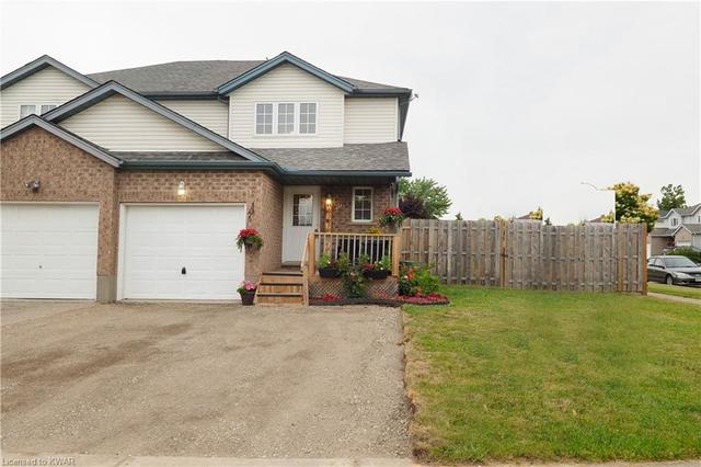 111 Highbrook Street, House semidetached with 4 bedrooms, 1 bathrooms and 5 parking in Kitchener ON | Image 2