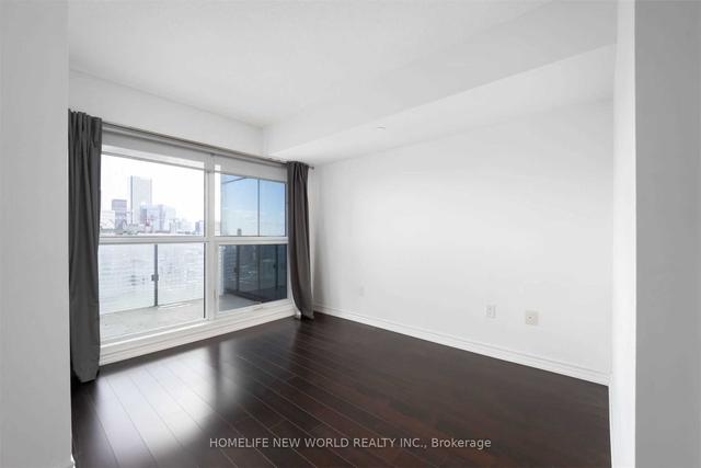 2707 - 386 Yonge St, Condo with 3 bedrooms, 2 bathrooms and 1 parking in Toronto ON | Image 4