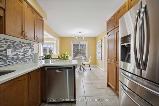 97 Andriana Cres, House attached with 3 bedrooms, 3 bathrooms and 3 parking in Markham ON | Image 5