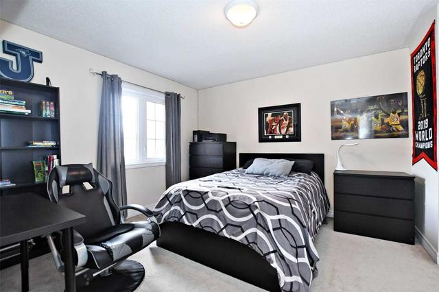 132 Holmes Cres, House attached with 3 bedrooms, 3 bathrooms and 3 parking in Milton ON | Image 14