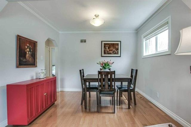133 Brooklawn Ave, House detached with 2 bedrooms, 2 bathrooms and 4 parking in Toronto ON | Image 2