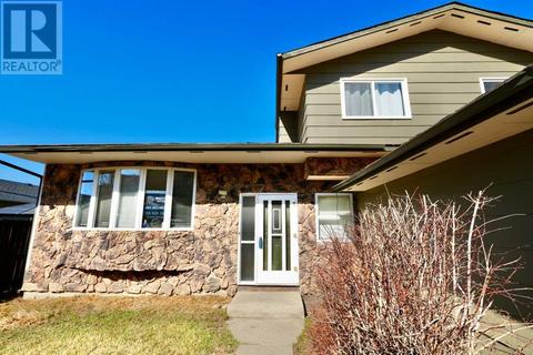 7210 100 Street, House detached with 7 bedrooms, 2 bathrooms and 4 parking in Peace River AB | Card Image