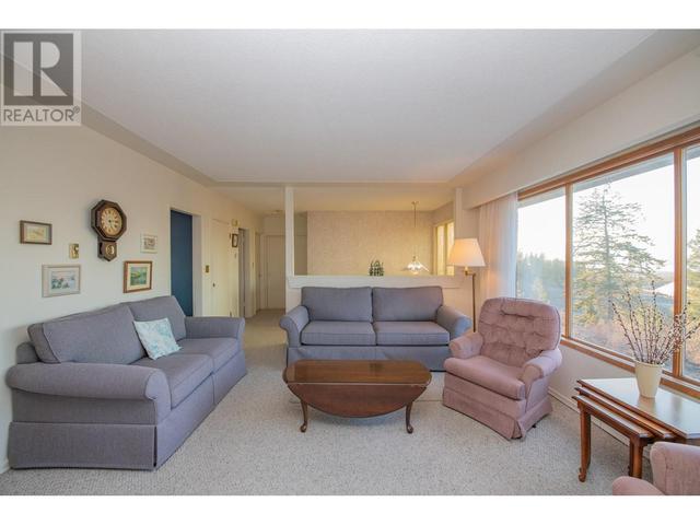 3975 Todd Road, House detached with 4 bedrooms, 2 bathrooms and 10 parking in Kelowna BC | Image 6