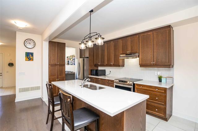 80 Pearman Cres, House attached with 3 bedrooms, 3 bathrooms and 2 parking in Brampton ON | Image 25