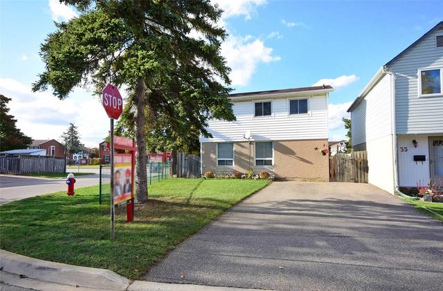 36 Grand River Crt, House detached with 3 bedrooms, 1 bathrooms and 4 parking in Brampton ON | Image 1