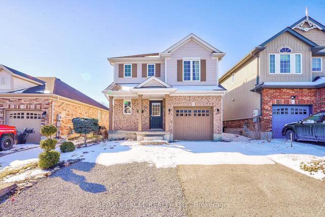 66 Fallingbrook Cres, House detached with 3 bedrooms, 3 bathrooms and 5 parking in Kawartha Lakes ON | Image 1