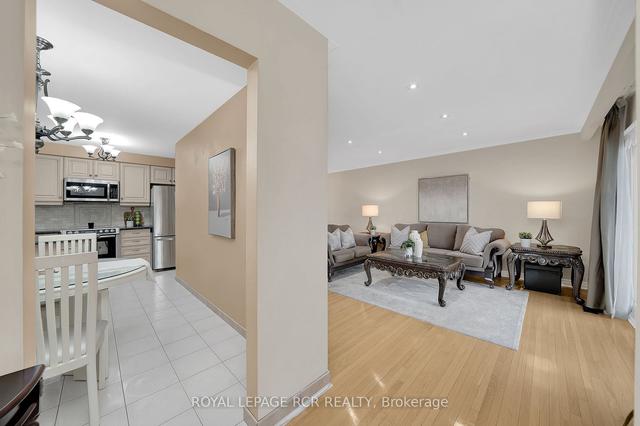 9 Slane Crt, House semidetached with 3 bedrooms, 2 bathrooms and 4 parking in Toronto ON | Image 34
