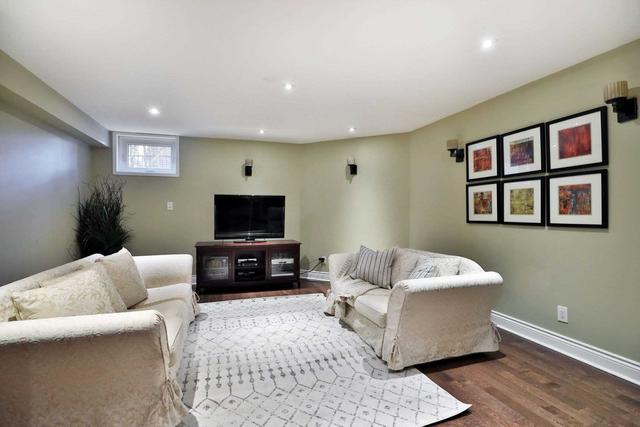 1717 Chesbro Crt, House detached with 6 bedrooms, 6 bathrooms and 6 parking in Mississauga ON | Image 24