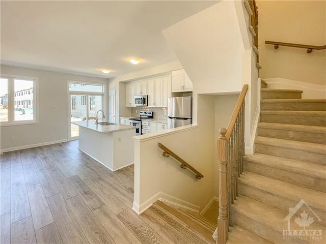 809 Everbloom Lane, Townhouse with 3 bedrooms, 3 bathrooms and 2 parking in Ottawa ON | Image 11
