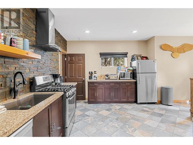 437 Cedar Street, House detached with 4 bedrooms, 3 bathrooms and 4 parking in Revelstoke BC | Image 37