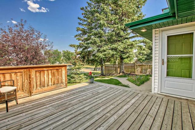 8011 Huntington Street Ne, House detached with 4 bedrooms, 2 bathrooms and 2 parking in Calgary AB | Image 2