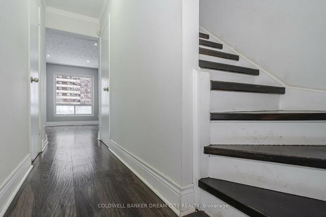 15 Franklin Crt, Townhouse with 3 bedrooms, 2 bathrooms and 2 parking in Brampton ON | Image 7