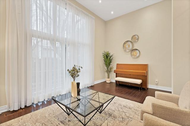 11 Stonedale Plwy, Townhouse with 3 bedrooms, 3 bathrooms and 2 parking in Toronto ON | Image 4