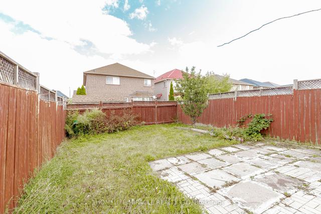 4 Vauxhall Cres E, House semidetached with 3 bedrooms, 3 bathrooms and 3 parking in Brampton ON | Image 35