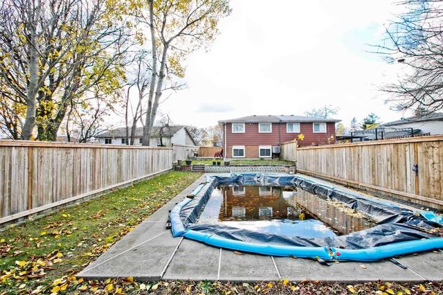 1121 Valley Crt, House semidetached with 3 bedrooms, 2 bathrooms and 4 parking in Oshawa ON | Image 25