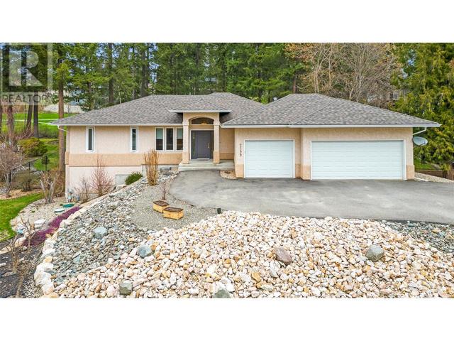 2599 Golf View Crescent, House detached with 4 bedrooms, 2 bathrooms and 3 parking in Columbia Shuswap C BC | Image 1