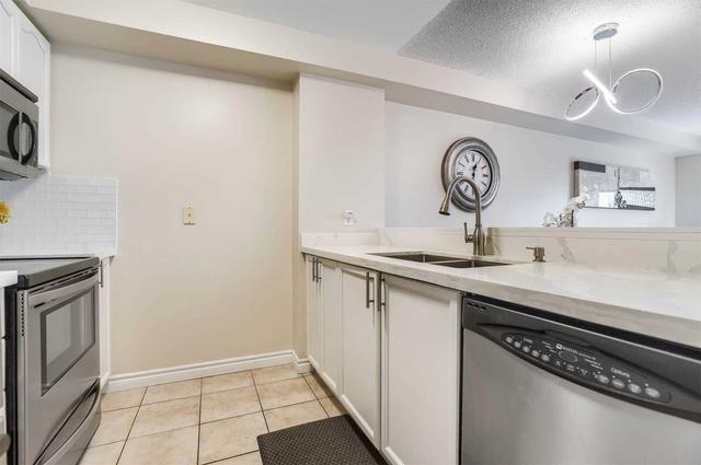 212 - 2300 Parkhaven Blvd, Condo with 2 bedrooms, 2 bathrooms and 2 parking in Oakville ON | Image 3