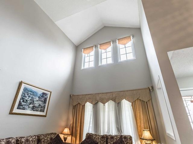 10 Mint Leaf Blvd, House detached with 4 bedrooms, 4 bathrooms and 6 parking in Brampton ON | Image 5