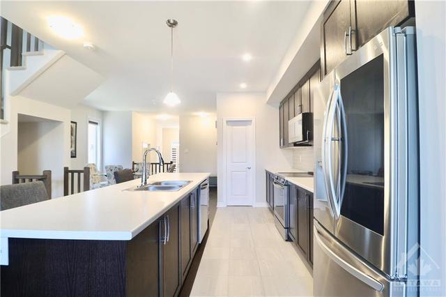 347 Grackle Street, Townhouse with 4 bedrooms, 3 bathrooms and 5 parking in Ottawa ON | Image 5