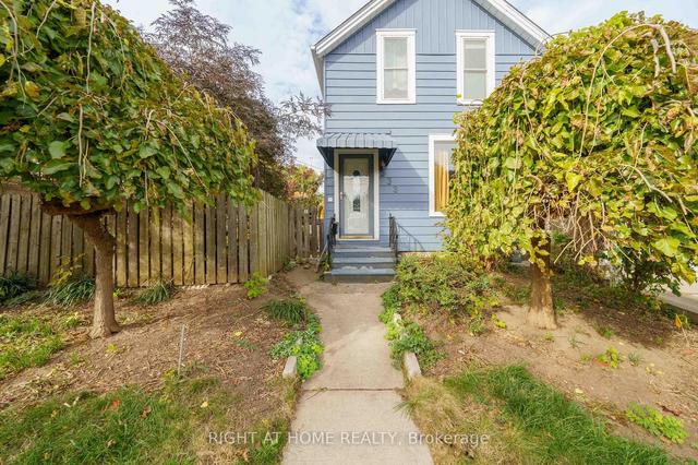 533 Catharine St N, House detached with 3 bedrooms, 2 bathrooms and 2 parking in Hamilton ON | Image 12