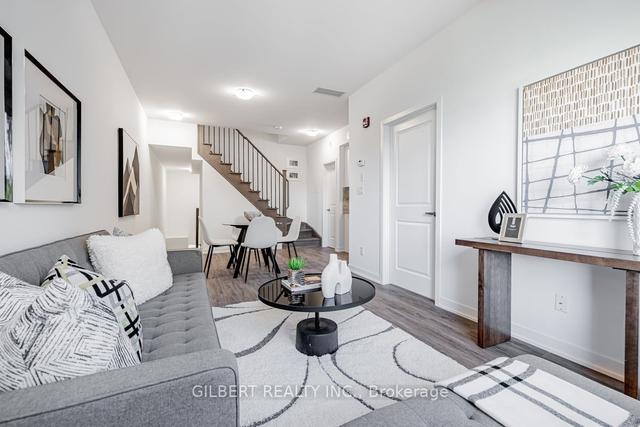 8 - 14 Marquette Ave, Townhouse with 3 bedrooms, 2 bathrooms and 1 parking in Toronto ON | Image 3
