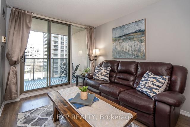 902 - 750 Bay St, Condo with 1 bedrooms, 1 bathrooms and 1 parking in Toronto ON | Image 8