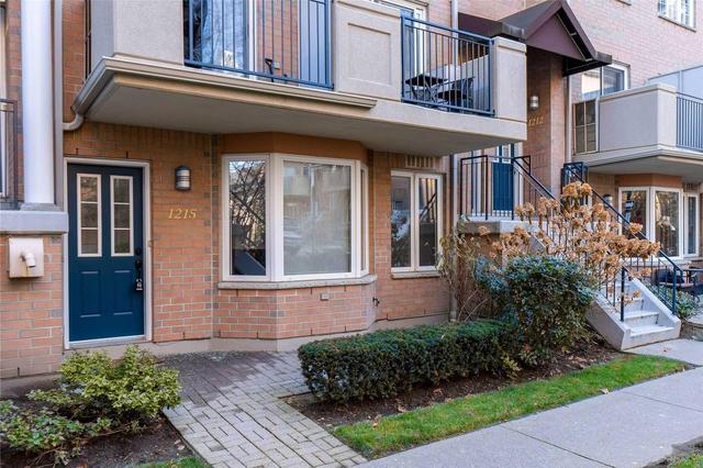 1215 - 28 Sommerset Way, Townhouse with 2 bedrooms, 2 bathrooms and 1 parking in Toronto ON | Image 2