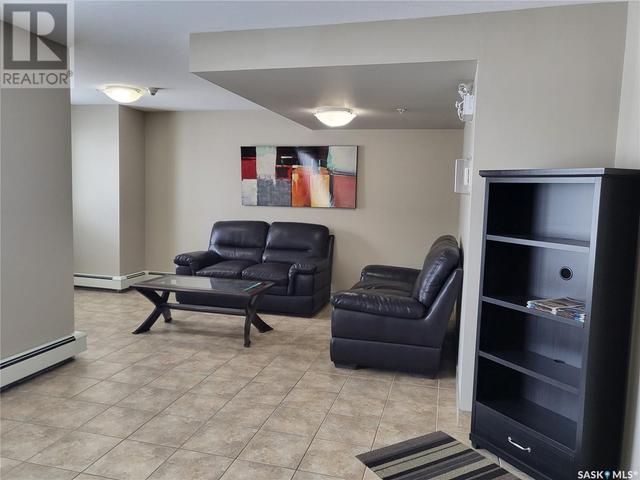 103 - 308 Petterson Drive, Condo with 1 bedrooms, 1 bathrooms and null parking in Estevan SK | Image 2