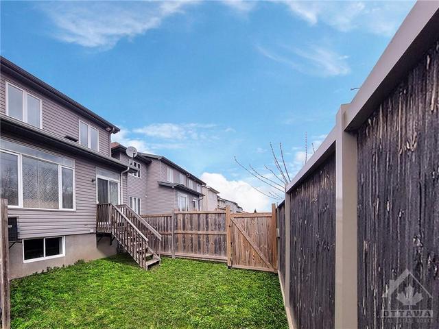 272 Macoun Circle, Townhouse with 3 bedrooms, 3 bathrooms and 2 parking in Ottawa ON | Image 27