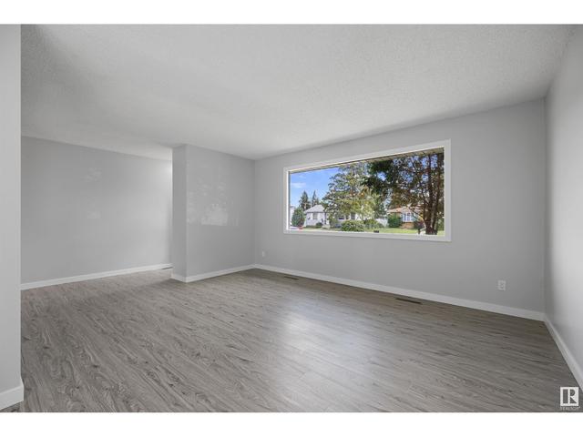 8330 164 St Nw, House detached with 5 bedrooms, 2 bathrooms and 4 parking in Edmonton AB | Image 5