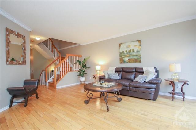 6354 Sablewood Place, Townhouse with 3 bedrooms, 3 bathrooms and 3 parking in Ottawa ON | Image 7