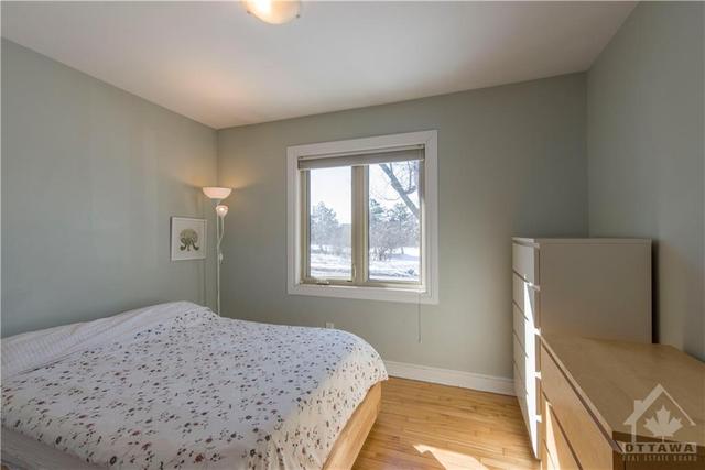 337 Knox Crescent, House detached with 3 bedrooms, 2 bathrooms and 3 parking in Ottawa ON | Image 13