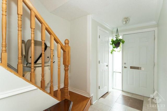 g - 52 Sumac Street, Townhouse with 3 bedrooms, 2 bathrooms and 1 parking in Ottawa ON | Image 3